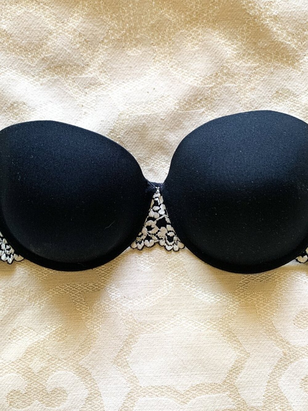 Wacoal 34C Black Strapless Pushup Bra with Lace Detail on Band